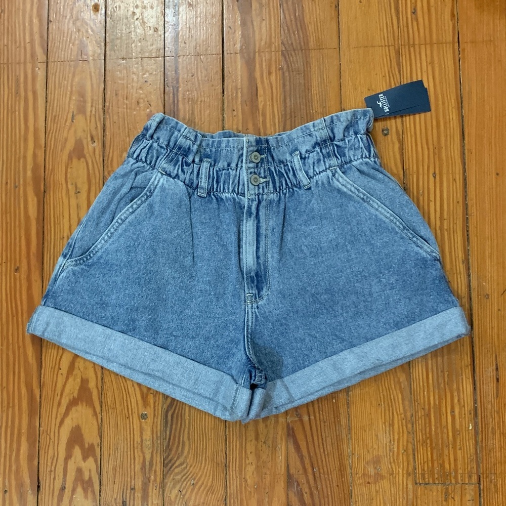 Hollister Ultra High Rise 80s Mom Short 3”